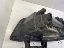 Laden Sie das Bild in den Galerie-Viewer, Frontscheinwerfer VW T5 Xenon Rechts Scheinwerfer Headlight