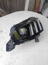 Laden Sie das Bild in den Galerie-Viewer, Frontscheinwerfer Peugeot 2008 II 9823194180 Links Scheinwerfer Headlight
