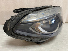 Laden Sie das Bild in den Galerie-Viewer, Frontscheinwerfer Mercedes-Benz W246 A2468207861 Xenon Rechts Headlight SCH6711005619eq