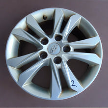 Laden Sie das Bild in den Galerie-Viewer, 1x Alufelge 16 Zoll 6.5&quot; 5x114.3 45ET Silber PZ474-E067D-Z Toyota Auris