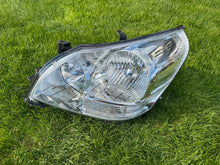 Laden Sie das Bild in den Galerie-Viewer, Frontscheinwerfer Toyota Corolla Verso 81070-0F101-00 Xenon Links Headlight SCH9121975516mv