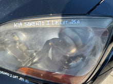 Laden Sie das Bild in den Galerie-Viewer, Frontscheinwerfer Kia Sorento I Links Scheinwerfer Headlight SCH6460870462ki