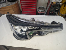 Laden Sie das Bild in den Galerie-Viewer, Frontscheinwerfer Toyota Corolla 81110-02S60 LED Rechts Scheinwerfer Headlight SCH8238998593dl