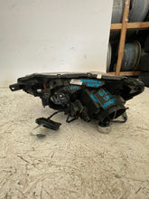 Laden Sie das Bild in den Galerie-Viewer, Frontscheinwerfer Mitsubishi Outlander I 8301C204 Xenon Rechts Headlight SCH8564589237gi