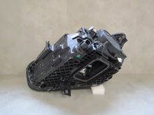 Laden Sie das Bild in den Galerie-Viewer, Frontscheinwerfer Mercedes-Benz W247 2479061004 LED Rechts Headlight SCH7227798289fn