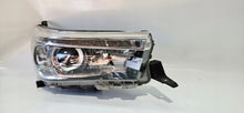 Laden Sie das Bild in den Galerie-Viewer, Frontscheinwerfer Toyota Hilux VIII 290417-2 LED Rechts Scheinwerfer Headlight