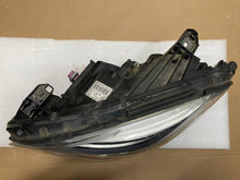 Laden Sie das Bild in den Galerie-Viewer, Frontscheinwerfer Mercedes-Benz W246 A2468207161 Xenon Links Headlight SCH4969033881pe