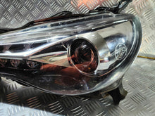 Load image into Gallery viewer, Frontscheinwerfer Toyota 42390976F32 LED Ein Stück (Rechts oder Links) Headlight
