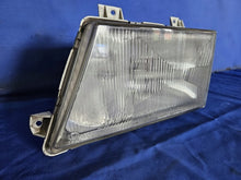 Laden Sie das Bild in den Galerie-Viewer, Frontscheinwerfer Mercedes-Benz Vario Bus 1AH007774-025 1AH007774-028 Rechts