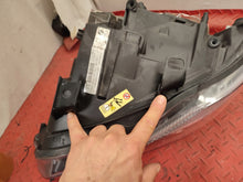 Laden Sie das Bild in den Galerie-Viewer, Frontscheinwerfer BMW E91 E90 69427379 Xenon FALSE Scheinwerfer Headlight SCH4751102844lg