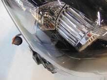 Laden Sie das Bild in den Galerie-Viewer, Frontscheinwerfer Mazda II D43N-51030 LED Rechts Scheinwerfer Headlight