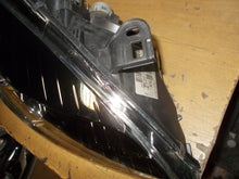 Laden Sie das Bild in den Galerie-Viewer, Frontscheinwerfer Renault Megane III 260100021R Xenon Rechts Headlight SCH7838052539az