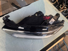 Load image into Gallery viewer, Frontscheinwerfer VW T-Roc 2GA941005F 2GA941006F Full LED Rechts oder Links SCH1469093965nc