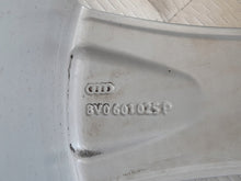 Load image into Gallery viewer, 1x Alufelge 16 Zoll 7.5&quot; 5x112 43ET Glanz Silber 8V0601025 Audi Rim Wheel