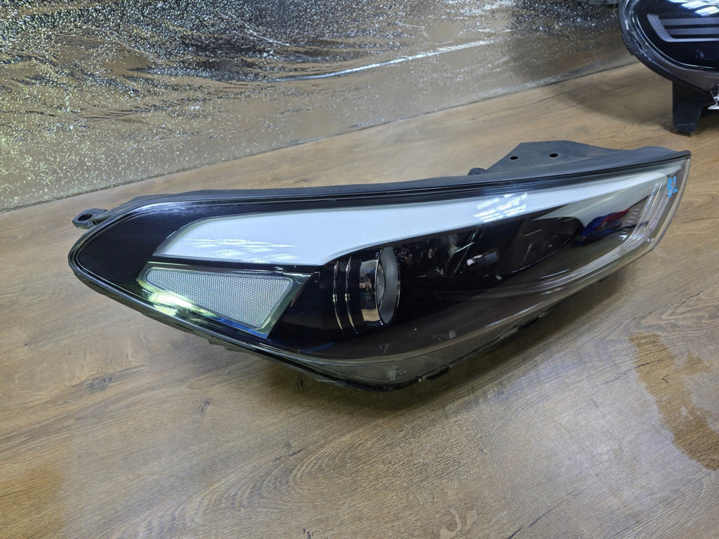 Frontscheinwerfer Hyundai Tucson D7921110B0 Rechts Scheinwerfer Headlight SCH5408926692ke