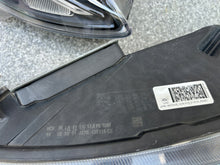 Laden Sie das Bild in den Galerie-Viewer, Frontscheinwerfer Ford Focus JX7B-13E015-CE Full LED Rechts oder Links SCH1612724164mx