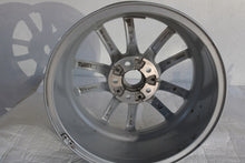Laden Sie das Bild in den Galerie-Viewer, 1x Alufelge 17 Zoll 7.5" 5x112 6883520 51730298RAD BMW Rim Wheel FEL2154034659im