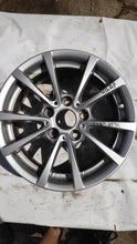 Laden Sie das Bild in den Galerie-Viewer, 1x Alufelge 16 Zoll 7.0&quot; 5x120 31ET 6796236 BMW F30 Rim Wheel