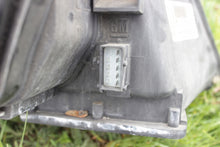Laden Sie das Bild in den Galerie-Viewer, Frontscheinwerfer Opel Meriva A 93321054 89307570 Xenon Links Headlight SCH2587375421ff