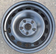 Laden Sie das Bild in den Galerie-Viewer, 1x Alufelge 16 Zoll 6.5&quot; 5x112 43ET Glanz Schwarz 8V0601027 Audi Rim Wheel