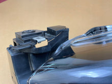 Laden Sie das Bild in den Galerie-Viewer, Frontscheinwerfer Mazda II D09K-51040 Full LED Links Scheinwerfer Headlight