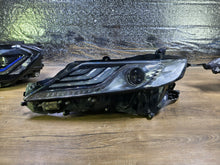 Laden Sie das Bild in den Galerie-Viewer, Frontscheinwerfer Toyota Camry 33-233 Links Scheinwerfer Headlight SCH7641015307mz