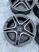 Laden Sie das Bild in den Galerie-Viewer, 4x Alufelge 18 Zoll 7.5&quot; 5x112 49ET Glanz Schwarz A1774011500 Mercedes-Benz