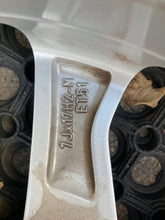 Laden Sie das Bild in den Galerie-Viewer, 1x Alufelge 17 Zoll 7.0&quot; 5x112 51ET Glanz 6F0601025 Seat Ibiza Rim Wheel