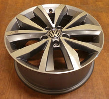 Laden Sie das Bild in den Galerie-Viewer, 1x Alufelge 17 Zoll 7.0" 5x112 45ET Glanz Silber 2GA601025 VW T-Roc Rim Wheel FEL2296697396uo