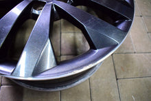Laden Sie das Bild in den Galerie-Viewer, 1x Alufelge 17 Zoll 7.0&quot; 5x100 41ET Glanz Grau 5J0601025T Skoda Fabia Ii