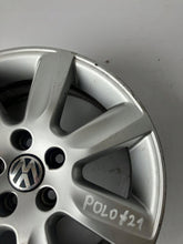 Load image into Gallery viewer, 1x Alufelge 15 Zoll 6.0&quot; 5x100 6R0601025L VW Polo Rim Wheel