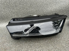 Laden Sie das Bild in den Galerie-Viewer, Frontscheinwerfer Skoda Octavia IV 5E4941015A Links Scheinwerfer Headlight SCH1544393764zb