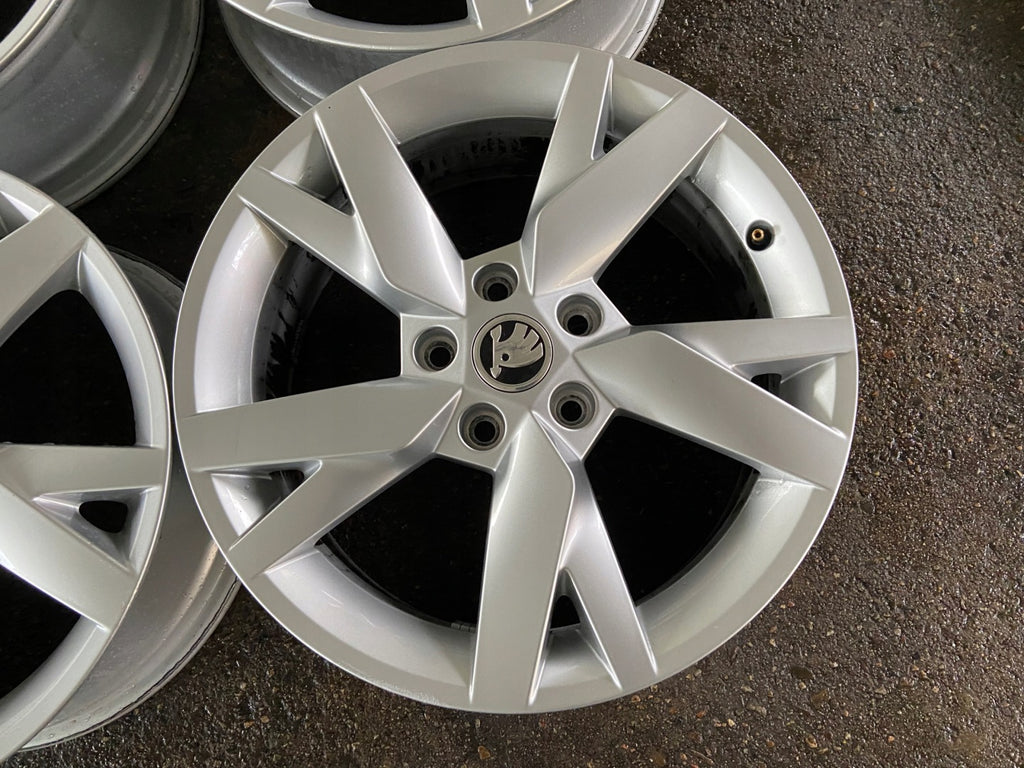 4x Alufelge 17 Zoll 6.5" 5x112 46ET Glanz Silber 5E3601025 Skoda Octavia 5e3 I FEL8069395154cv