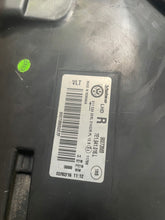 Load image into Gallery viewer, Frontscheinwerfer VW 7E1941016L Rechts Scheinwerfer Headlight SCH3425919104hh