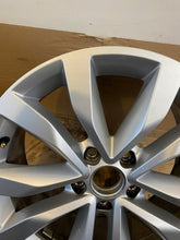 Load image into Gallery viewer, 1x Alufelge 17 Zoll 6.5&quot; 5x112 5C0601025F VW Beetle Rim Wheel