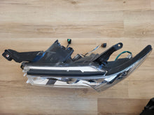 Laden Sie das Bild in den Galerie-Viewer, Frontscheinwerfer Toyota Land Cruiser 8115060N10 Links Scheinwerfer Headlight SCH2021637142ep