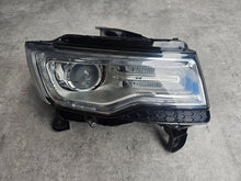 Laden Sie das Bild in den Galerie-Viewer, Frontscheinwerfer Jeep Grand Cherokee Wk2 68144708AF Rechts Headlight SCH8635722101mk
