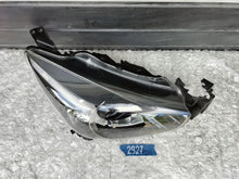 Laden Sie das Bild in den Galerie-Viewer, Frontscheinwerfer Mazda III D09K-51030 LED Rechts Scheinwerfer Headlight