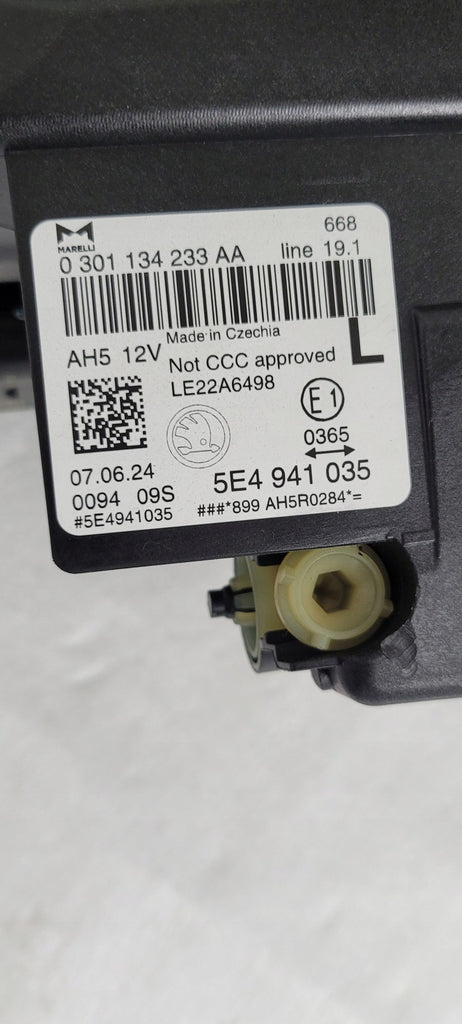 Frontscheinwerfer Skoda Octavia IV 5E4941035 Ein Stück (Rechts oder Links) SCH9332987809pv