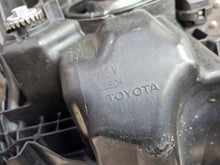 Laden Sie das Bild in den Galerie-Viewer, Frontscheinwerfer Toyota Yaris EUK0-6 Links Scheinwerfer Headlight SCH6882976120sy