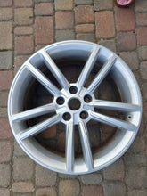 Laden Sie das Bild in den Galerie-Viewer, 1x Alufelge 19 Zoll 8.0" 5x120 40ET Glanz Silber 6007214-00-D Tesla S Rim Wheel FEL5148278492hv
