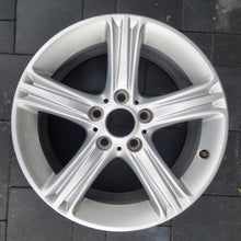 Laden Sie das Bild in den Galerie-Viewer, 1x Alufelge 17 Zoll 7.5" 5x120 37ET Glanz Schwarz 6796242 BMW 1 Rim Wheel FEL8300527230jp