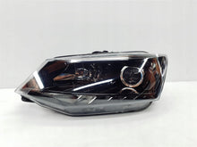 Laden Sie das Bild in den Galerie-Viewer, Frontscheinwerfer Skoda Fabia III Links Scheinwerfer Headlight SCH4025781417ok
