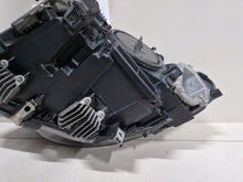 Laden Sie das Bild in den Galerie-Viewer, Frontscheinwerfer BMW 5 F11 F10 7203246 7237647 Xenon Rechts Headlight SCH5059303696tl