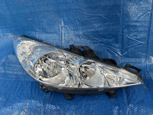 Laden Sie das Bild in den Galerie-Viewer, Frontscheinwerfer Peugeot 207 08-550-1140R Rechts Scheinwerfer Headlight SCH1772742827tj