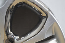 Laden Sie das Bild in den Galerie-Viewer, 1x Alufelge 17 Zoll 7.0&quot; 5x114.3 53ET 52910-A5550 Hyundai Rim Wheel