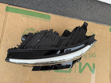 Laden Sie das Bild in den Galerie-Viewer, Frontscheinwerfer Audi E-Tron LED Ein Stück (Rechts oder Links) Headlight