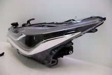 Load image into Gallery viewer, Frontscheinwerfer Toyota Corolla 81150-02T51 Links Scheinwerfer Headlight SCH9892463822sb