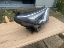 Laden Sie das Bild in den Galerie-Viewer, Frontscheinwerfer Toyota Rav 4 W3049 Full LED Rechts Scheinwerfer Headlight SCH8118349629zt