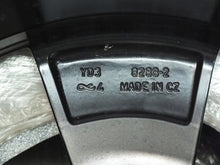 Laden Sie das Bild in den Galerie-Viewer, 1x Alufelge 17 Zoll 6.5&quot; 5x112 38ET Glanz Schwarz 565601025 Skoda Rim Wheel